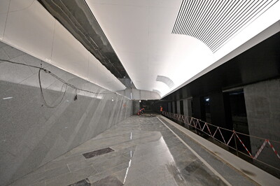 Завершается монтаж зеркальных панелей на станции БКЛ метро «Кленовый бульвар»