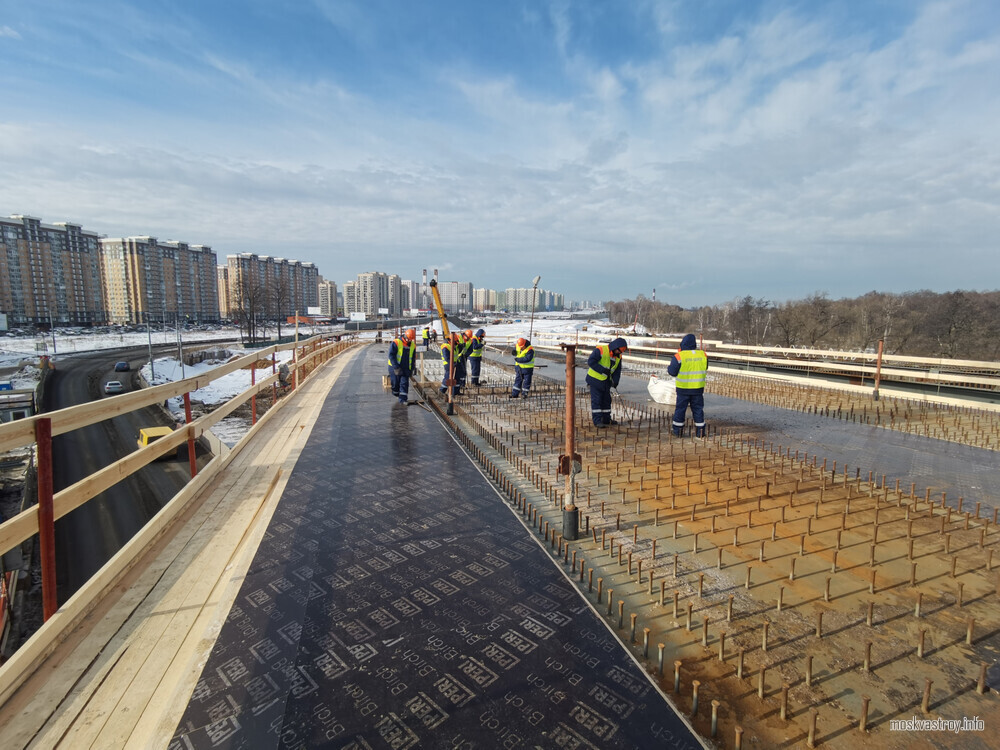 Строительство моста через реку Пехорку завершится в сентябре