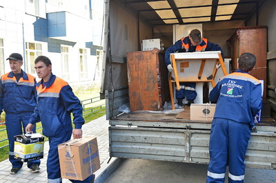 Более 600 семей в ЮАО получили помощь при переезде по реновации