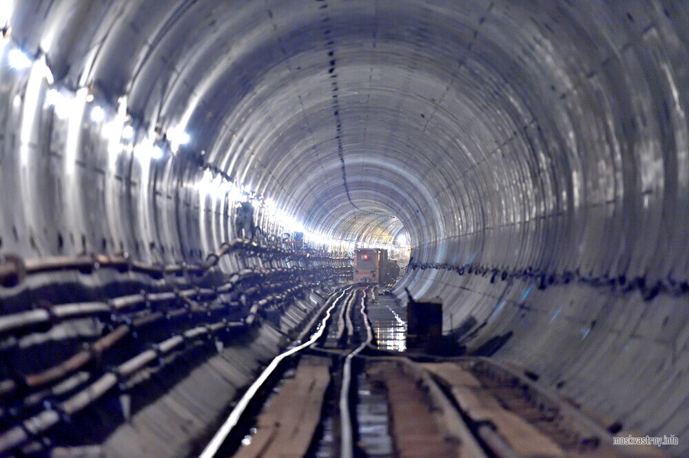 Монолит нового вестибюля станции «Авиамоторная» БКЛ метро почти готов
