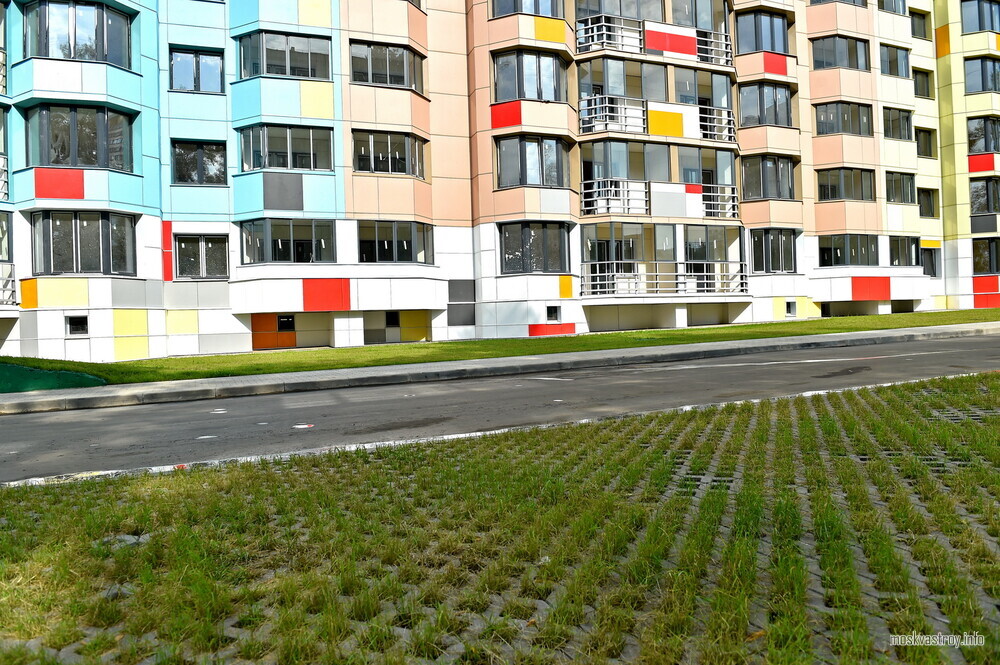 На 144 площадках в Москве строят дома по программе реновации