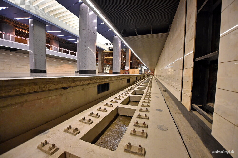 На станции «Новаторская» Троицкой линии метро началась отделка платформы
