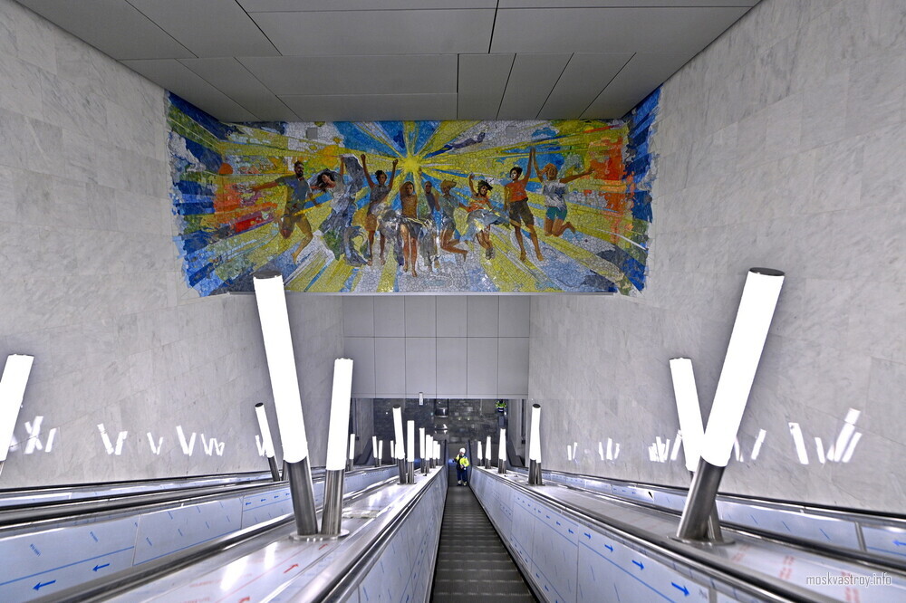 На станции метро «Университет Дружбы Народов» готова система освещения эскалаторов