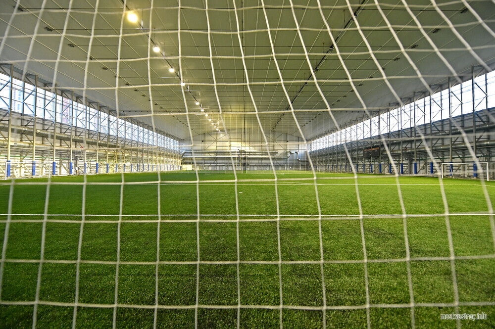 Футбольное поле с трибунами на 147 мест обновят в Зеленограде