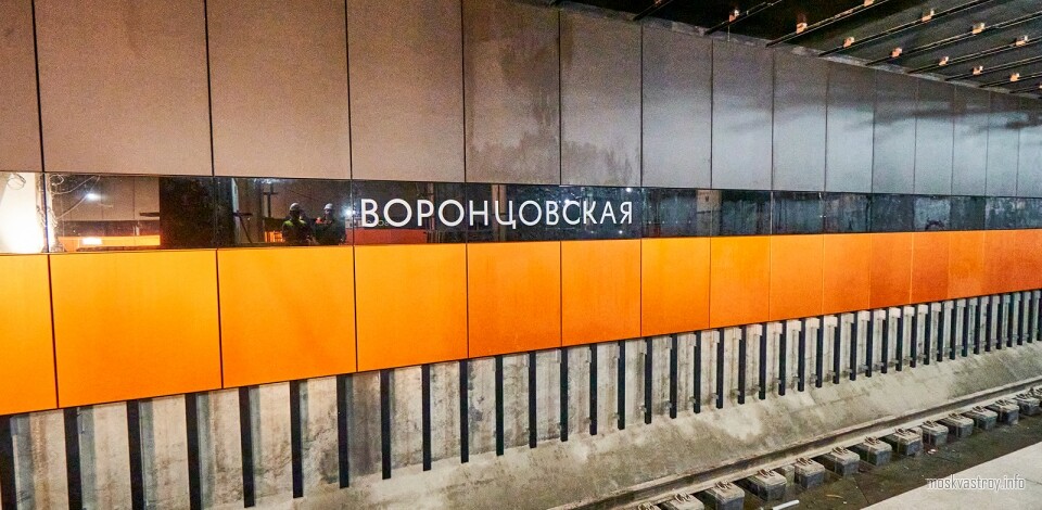 На станции БКЛ метро «Воронцовская» завершается монтаж подвесного потолка из 11,6 тыс. элементов