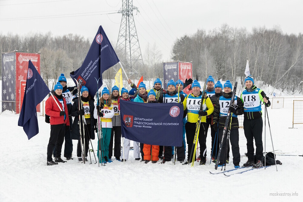 Команда Департамента градполитики Москвы победила в лыжной гонке