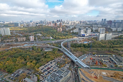Архитектурная отделка метромоста между БКЛ метро и электродепо «Аминьевское» почти готова
