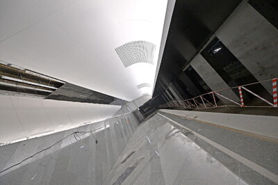 На станции «Кленовый бульвар» БКЛ метро завершают монтаж главных художественных элементов
