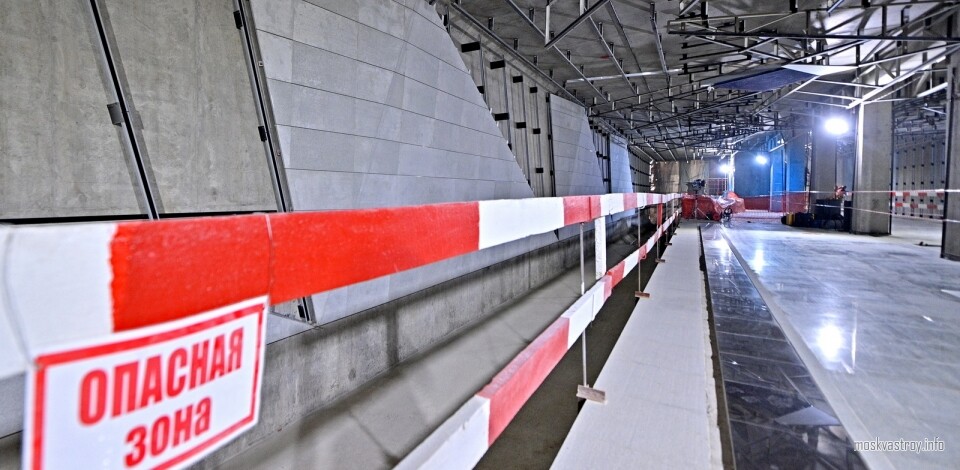 Отделка колонн ведется на платформе станции метро «Аэропорт Внуково»