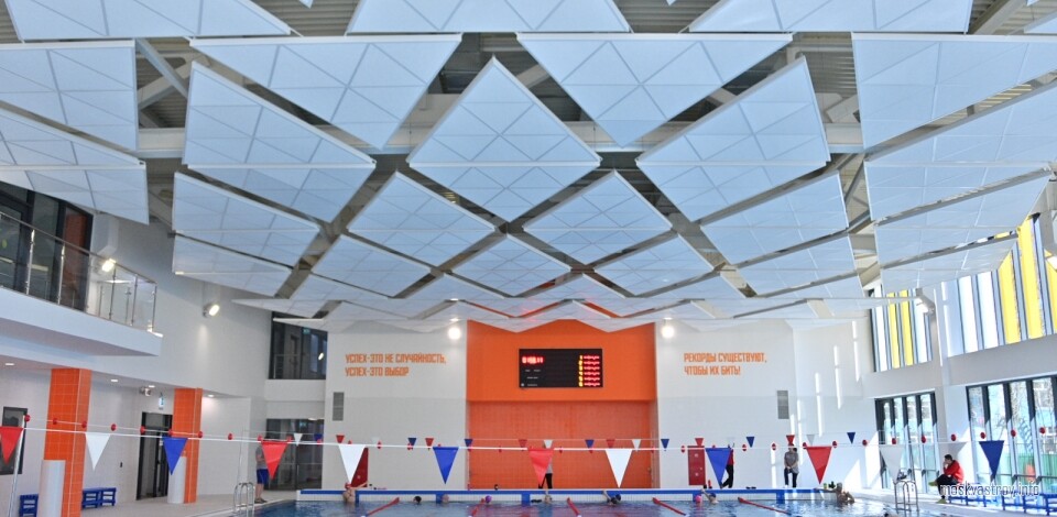 Собянин открыл спорткомплекс с бассейном в районе Бибирево