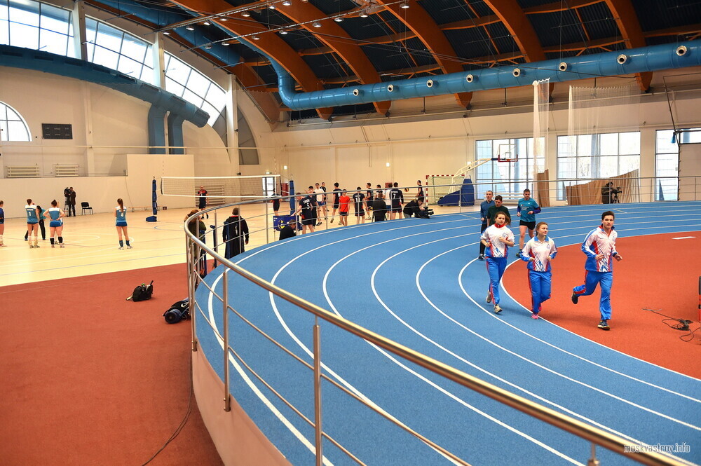 Легкоатлетический манеж в районе Алтуфьевский готов более чем на 90%
