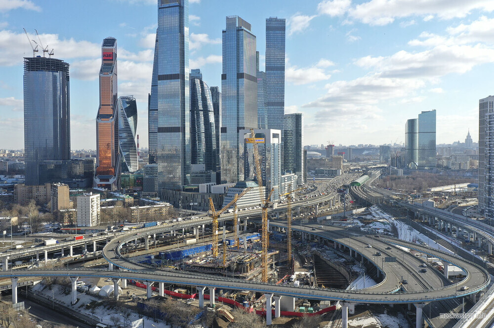 Собянин осмотрел строительство небоскребов бизнес-центра iCity