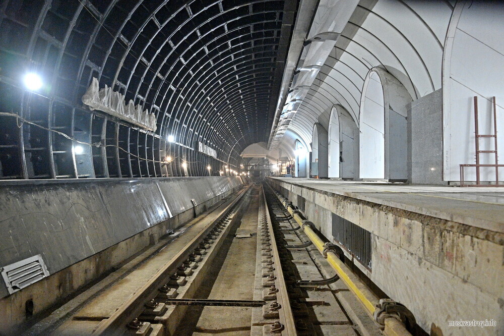 На станции «Рижская» БКЛ метро готовы металлические арки-порталы