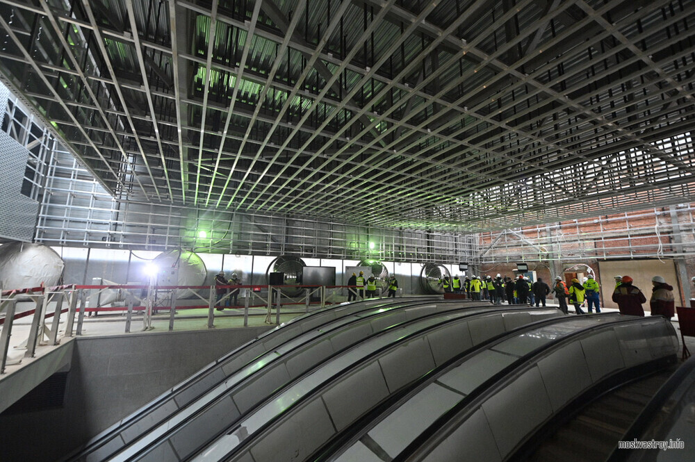 Начинается монтаж эскалаторов для перехода с «Марьиной Рощи» БКЛ метро на салатовую линию